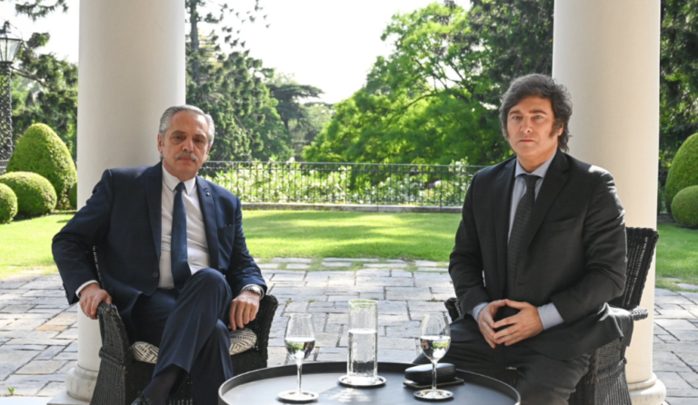 Se conoció el particular ofrecimiento que le hizo Javier Milei a Alberto Fernández
