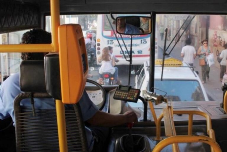 Colectivos reducirán la frecuencia en Tucumán y empresas comienzan a suspender personal Colectivos de Tucumán