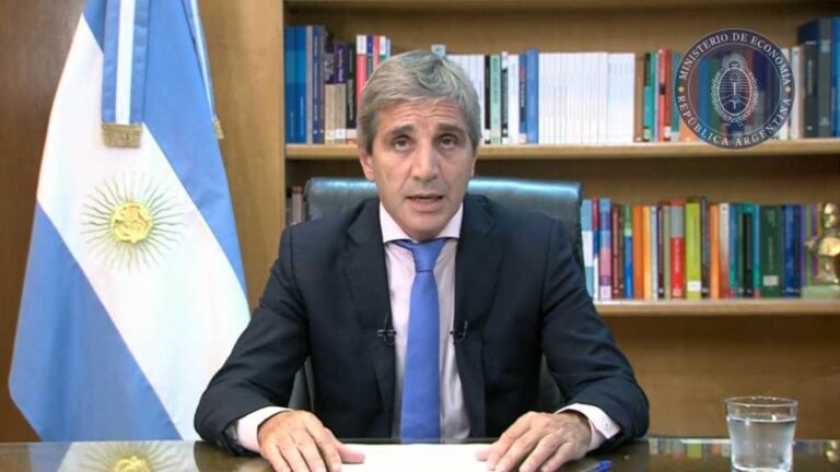 Caputo anunció que el FMI realizará un desembolso de USD 4.700 para pagar vencimientos