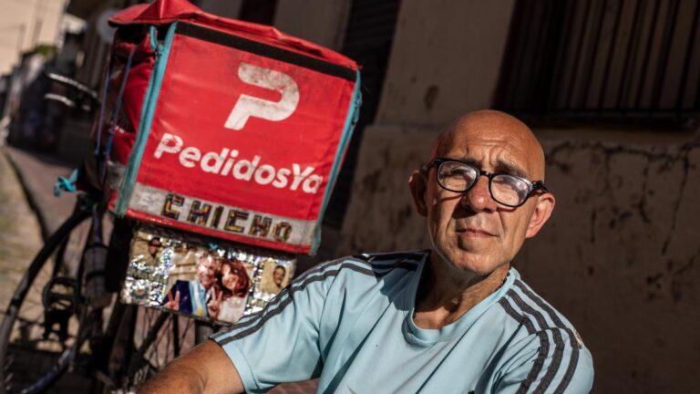 El presidente Milei tiene un tío que no tiene dinero: es cadete en bicicleta y lo están por desalojar del departamento