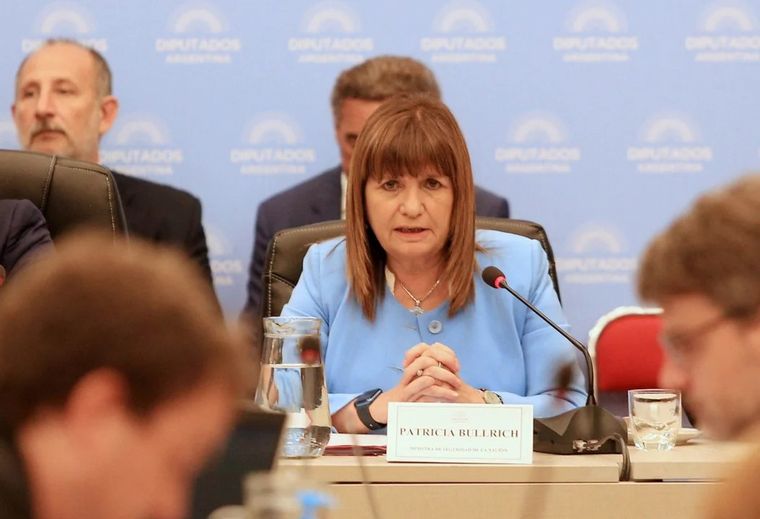 Patricia Bullrich anunció que darán de baja de la “Ley Ómnibus” el artículo que limitaba las reuniones en la calle