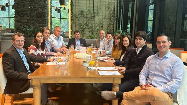 Desayuno de trabajo entre funcionarios nacionales en Tucumán