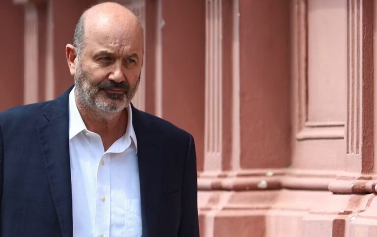 El Gobierno frena los despidos masivos de empleados estatales tras el pedido de los ministros