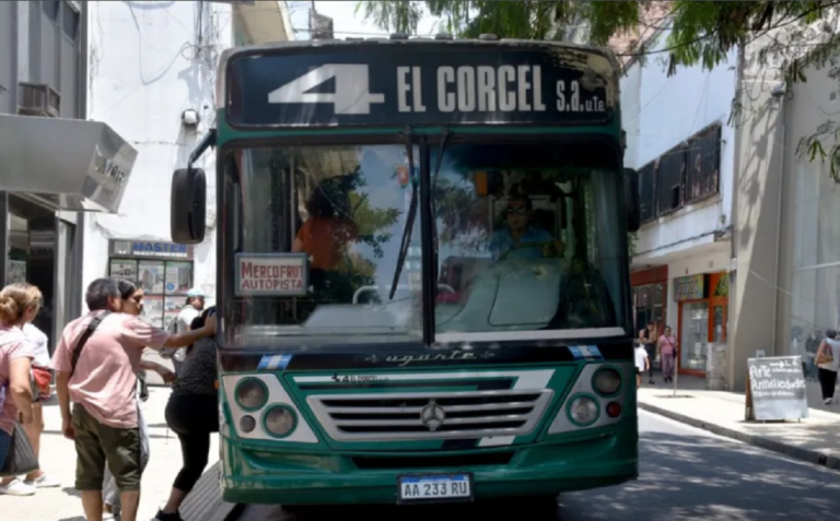 Se levantó el paro de colectivos en San Miguel de Tucumán