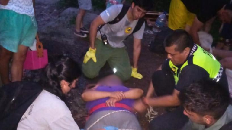 Rescatan a una mujer que se lesionó en La Cascada del Río Noque