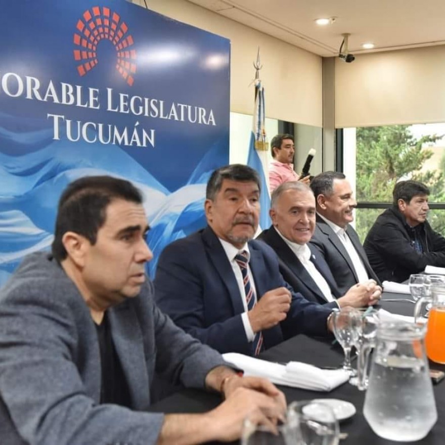 Acevedo y Jaldo en la Legislatura