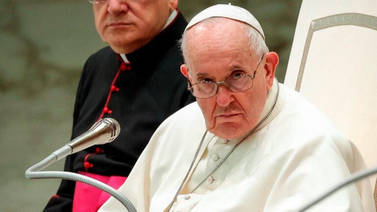 El Papa Francisco sufrió una recaída y su estado es crítico Papa Francisco
