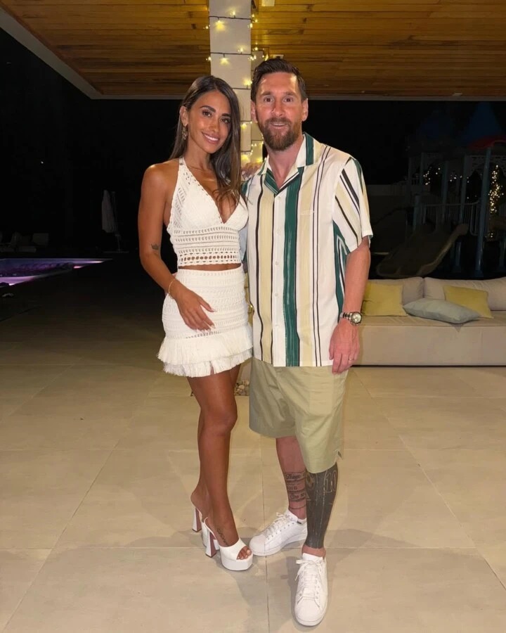 Lionel Messi junto a Antonela