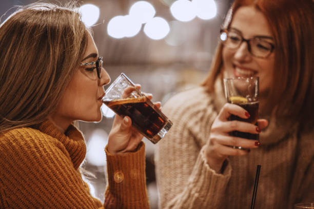 La Universidad de Michigan asegura que un vaso de Coca-Cola quita doce minutos de vida Tomando Coca-Cola