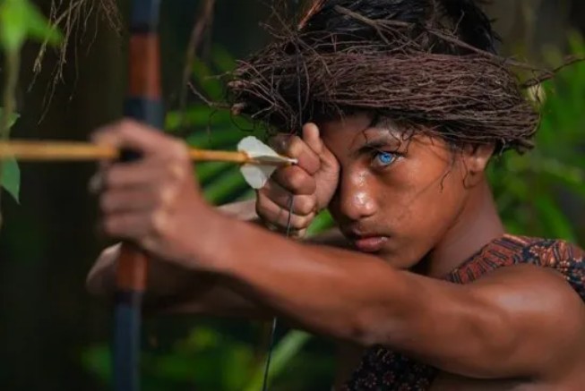 El curioso caso de la tribu de piel oscura y ojos extremadamente azules en la Isla Buton Piel Oscura y ojos azules en la Isla Buton