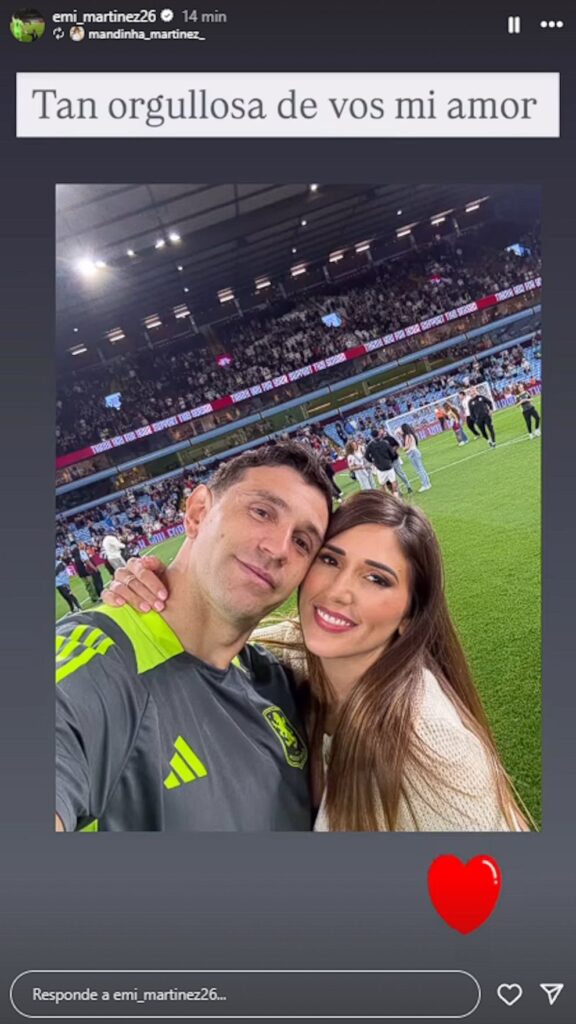 Dibu Martínez y Mandinha Martínez 
