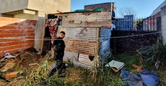 Santa Fe: hallaron a un nene desnudo y abandonado por sus padres que luego aparecieron borrachos Encontraron un nene en Santa Fe