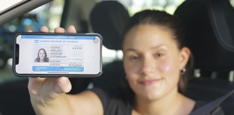 Tucumán lidera la implementación de la licencia digital en el país