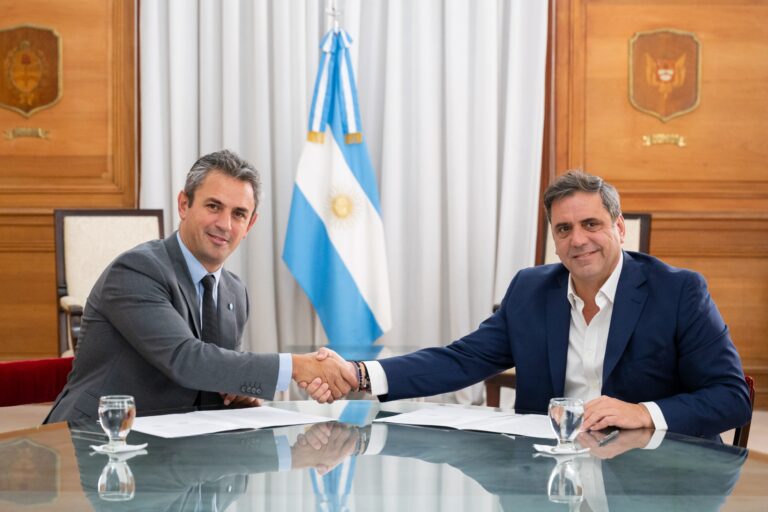 Catalán y Menem firmaron un convenio para avanzar con la capacitación de Boleta Única Papel Catalan y Menem