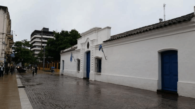 El clima del domingo en Tucumán: baja la temperatura y se viene un día fresco