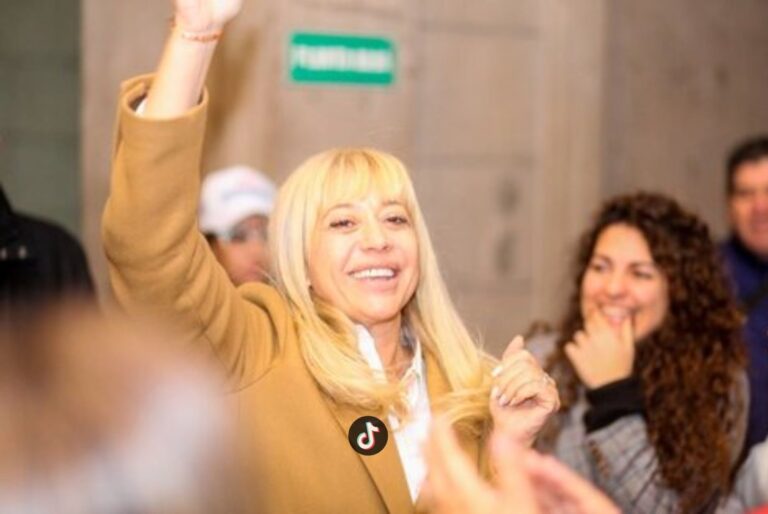 Hacer tik toks cansa: Rossana Chahla va por su tercera licencia en el año Rossana Chahla