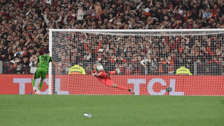 River sufrió pero avanzó por penales: enfrentará a Palmeiras en cuartos