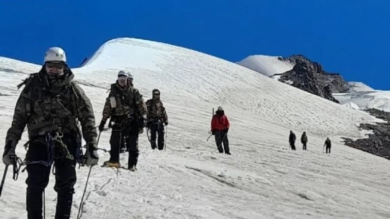 Histórico: miembros del Ejército Argentino llegaron a la cima del Monte Kum del Himalaya