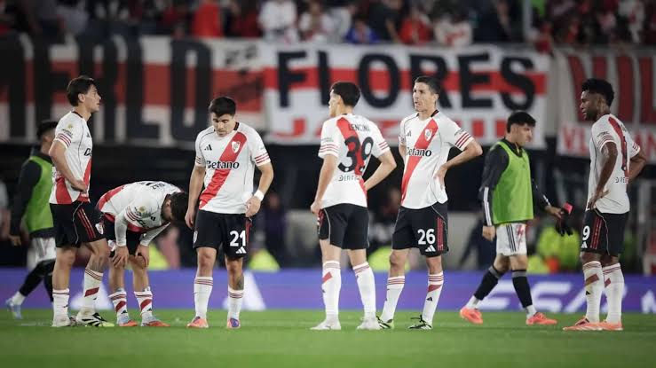 River perdió contra Riestra y se fue silbado