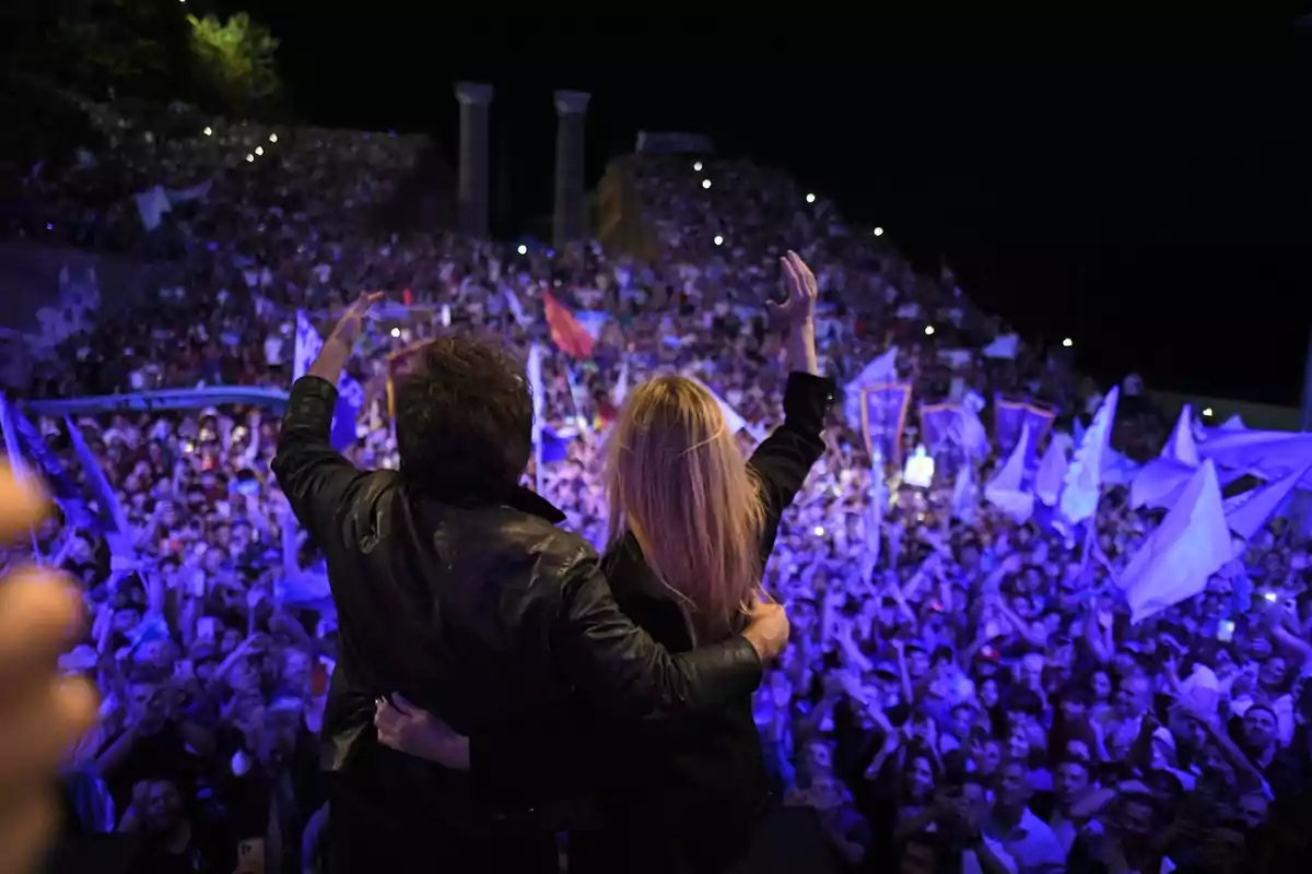 Milei cerró la campaña en Rosario con un acto multitudinario 1 Milei