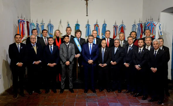 Milei se reúne en Casa Rosada solo con los mandatarios que firmaron el Pacto de Mayo