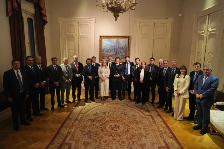 Javier Milei calificó como “extremadamente positiva” la reunión con los gobernadores