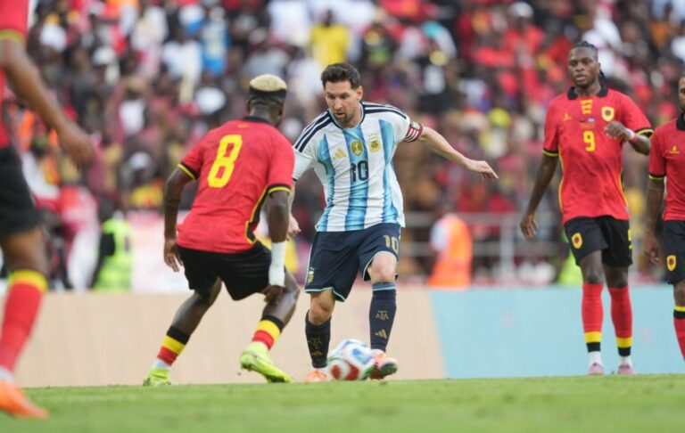 Triunfo albiceleste en Luanda: un triunfo que cierra el año con goles de Messi y Lautaro