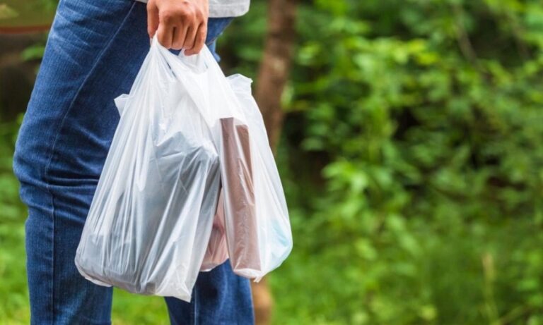 San Miguel de Tucumán prohíbe las bolsas plásticas en los comercios desde 2026