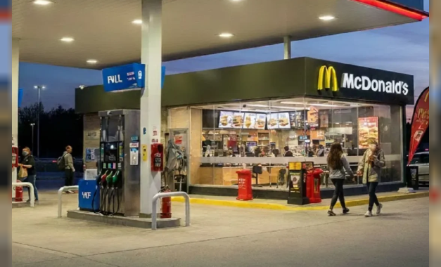 La experiencia de YPF que busca revolucionar las estaciones de servicio: empanadas y hamburguesas en el menú exp