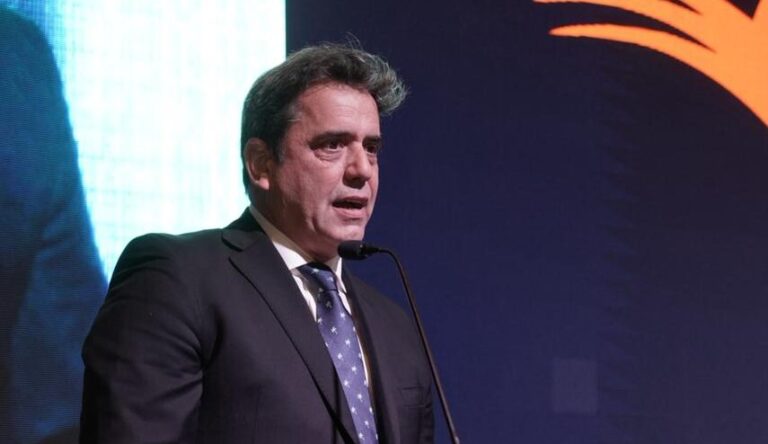 Catalán, a lo Napoleón, dejó claro que no sumará por sumar Lisandro Catalán