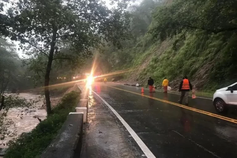Tormentas provocaron cortes y complicaciones en rutas turísticas de Tucumán Tormentas provocaron cortes y complicaciones en rutas turísticas de Tucumán