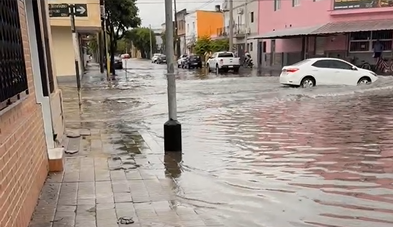 Tormenta y fuerte actividad eléctrica en Concepción: lluvias intensas y anegamientos en la ciudad tormenta