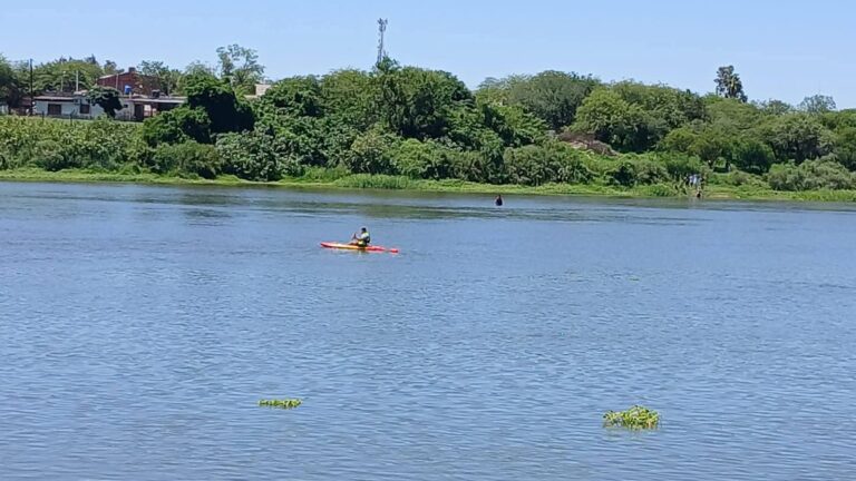Búsqueda desesperada de un joven tucumano desaparecido en el río Dulce