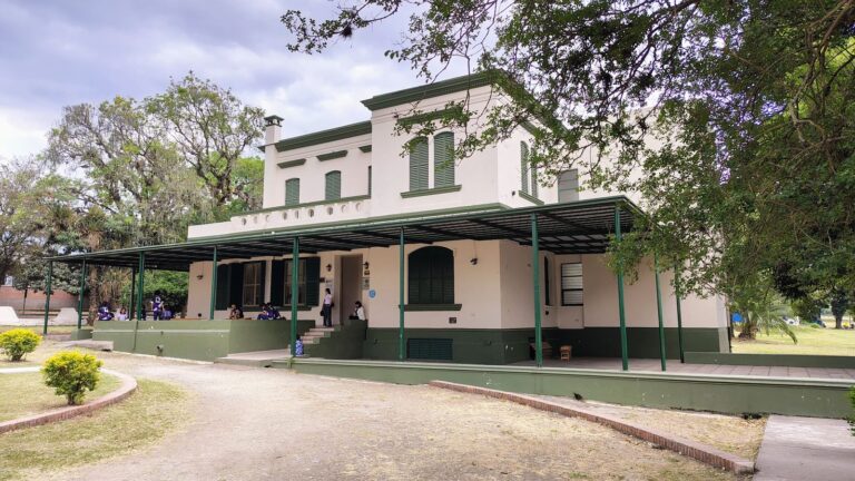Dónde estudiar la secundaria con perfil universitario en Tucumán