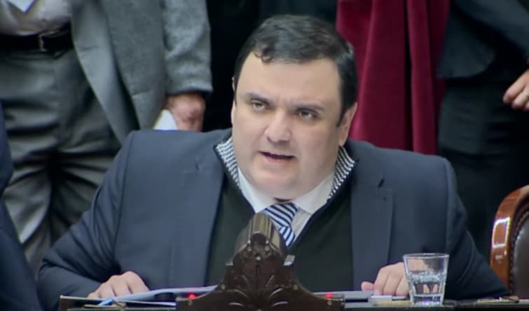 Huesen cruzó con dureza a Masso: “Festejar la pobreza es hipocresía” Gerardo Huesen