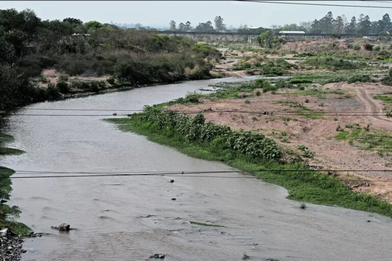 Hallazgo en el río: un cuerpo encontrado aún no es identificado y la familia de Samir exige que la búsqueda continúe