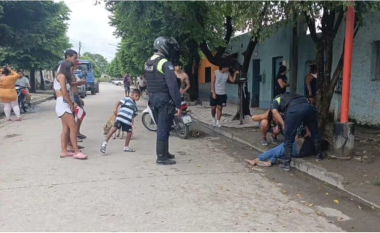 Grave apuñalado tras una pelea en Concepción: un hombre lucha por su vida