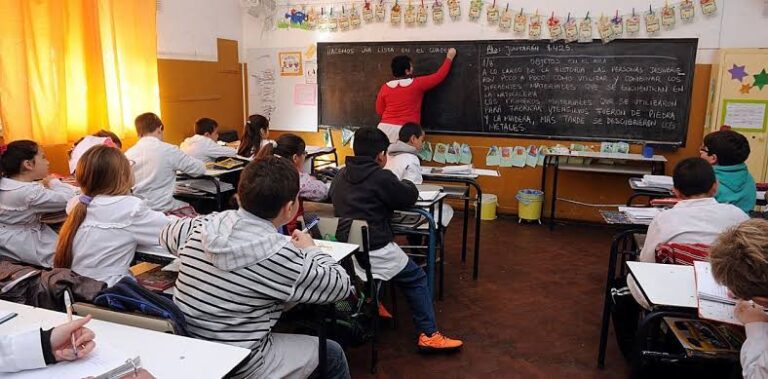 ATEP levantó el paro tras la conciliación obligatoria y las clases comenzarán el martes en Tucumán ATEP levantó el paro tras la conciliación obligatoria y las clases comenzarán el martes en Tucumán