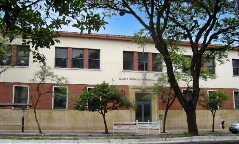 Expulsión definitiva: exoneran a docente de la Escuela de Comercio N° 1 por acoso a alumnas