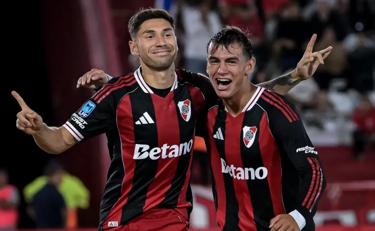 Técnico que debuta gana: River venció a Huracán en el estreno de Coudet