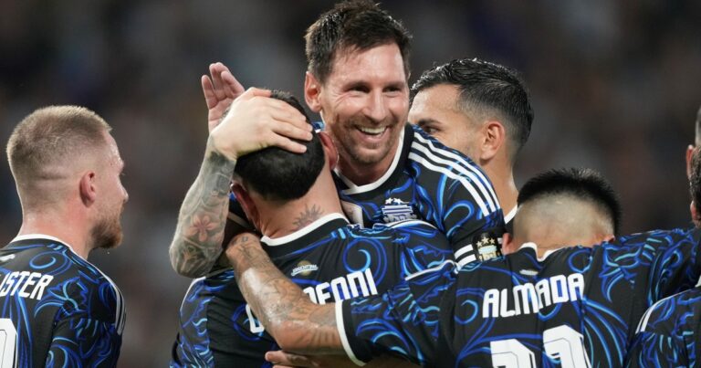 Con Lionel Messi como figura, Argentina goleó y se despidió a pura ilusión en La Bombonera