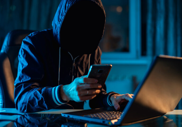 Alertan por una nueva modalidad de estafa en Tucumán: delincuentes se hacen pasar por policías para extorsionar
