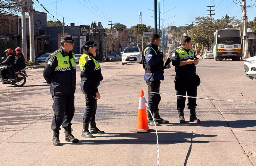 Tragedia en la capital: una joven murió tras un choque entre una moto y un colectivo