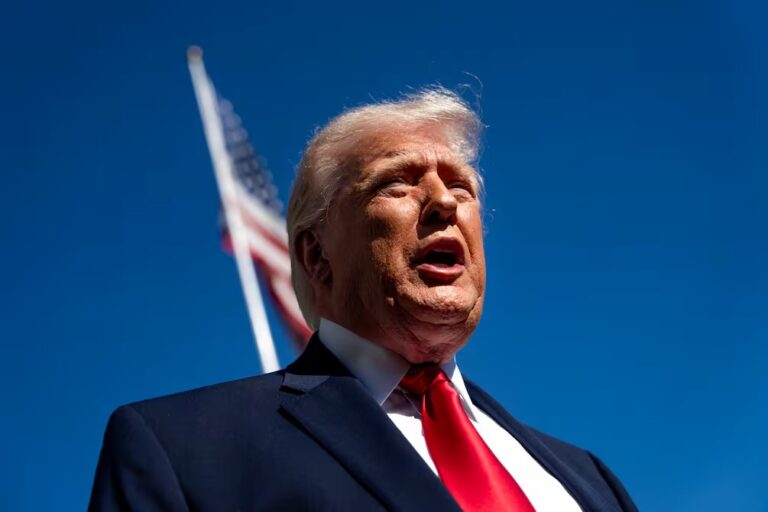 Trump acusó a Irán de derribar un helicóptero estadounidense y anticipó una respuesta