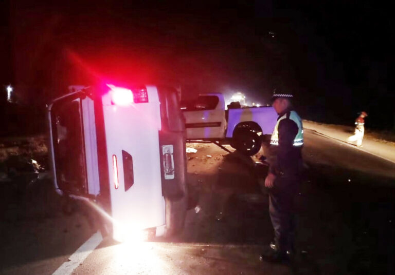 Violento choque frontal entre dos camionetas en la Ruta 157 dejó dos heridos cerca de Atahona
