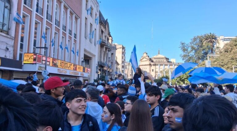 Plaza Independencia: habrá cortes de tránsito y un fuerte operativo policial por los posibles festejos de Argentina