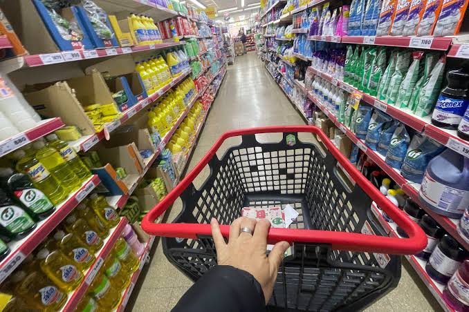 El Gobierno asegura que la inflación de junio perforó el 2% y profundiza la desaceleración