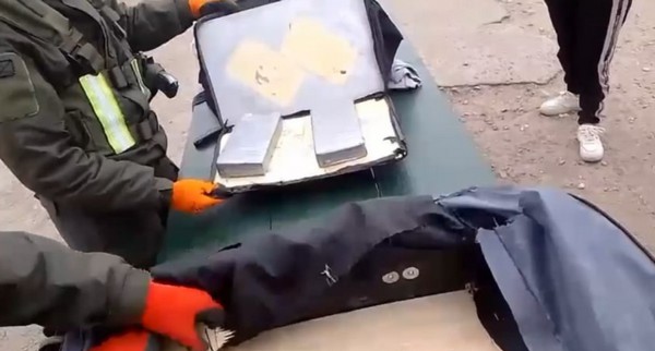 Detuvieron en Tucumán a una mujer que transportaba más de cuatro kilos de cocaína ocultos en valijas con doble fondo
