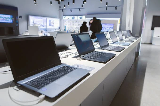 Las reformas de Milei abarataron hasta un 50% la ropa y los electrodomésticos, según un informe privado