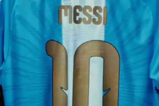 Messi presentó la camiseta especial para su último partido con la Selección